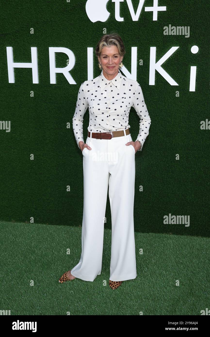 Los Angeles CA. 8 octobre 2024. Wendie Malick arrive à Apple TV Series 'Stracking' saison 2 première le 8 octobre 2024 crédit : Faye Sadou/Media Punch/Alamy Live News Banque D'Images