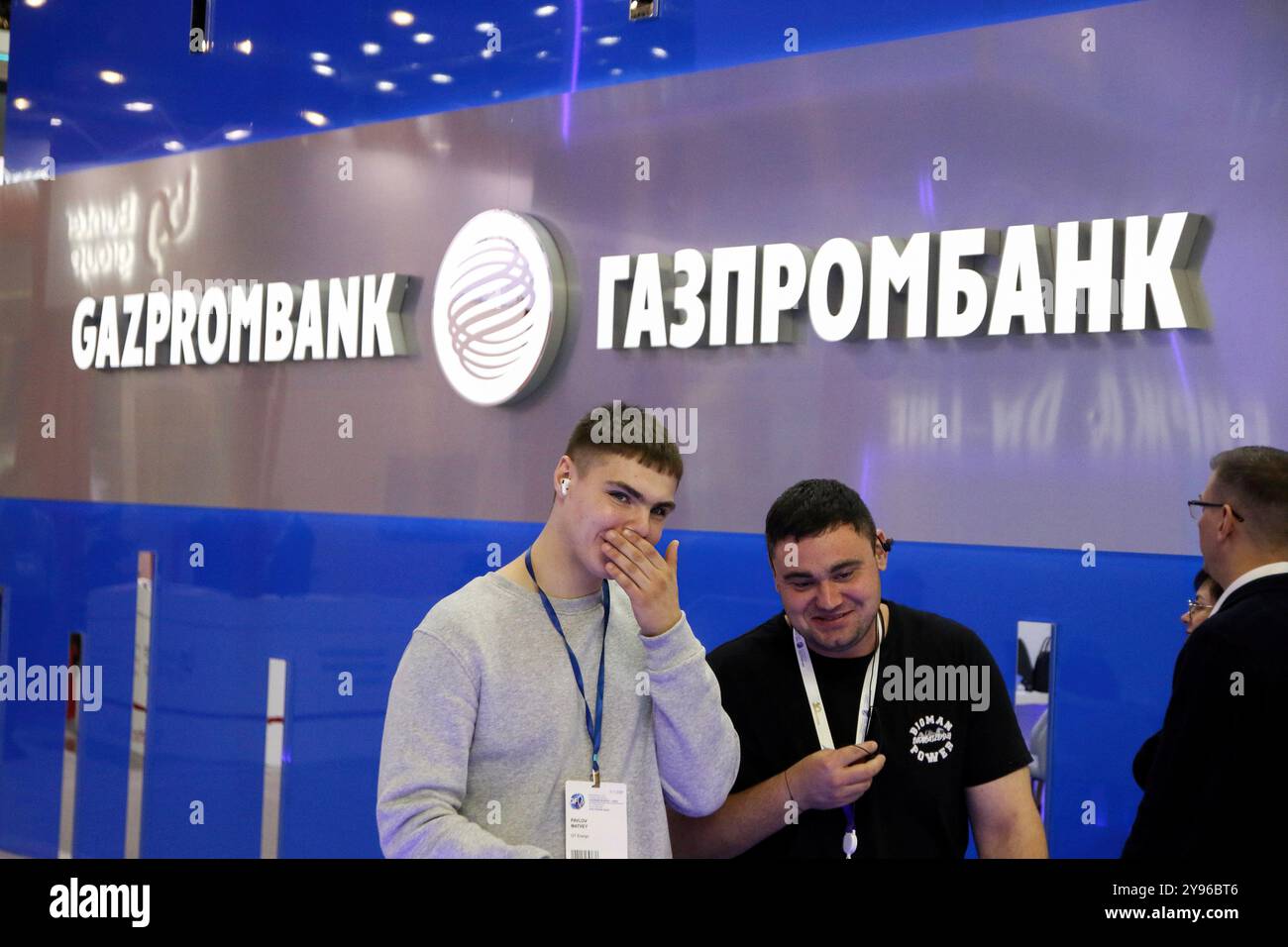 Saint-Pétersbourg, Russie. 08 octobre 2024. Panneau Gazprombank Bank vu lors du Forum international du gaz de Petersburg, qui se déroule à l'Expoforum. Crédit : SOPA images Limited/Alamy Live News Banque D'Images