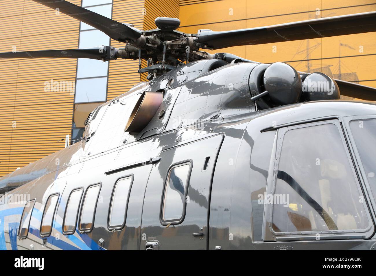 Saint-Pétersbourg, Russie. 08 octobre 2024. L'hélicoptère mi-171A3 vu lors du Forum international du gaz de Petersburg, qui se déroule à l'Expoforum. (Photo de Maksim Konstantinov/SOPA images/SIPA USA) crédit : SIPA USA/Alamy Live News Banque D'Images