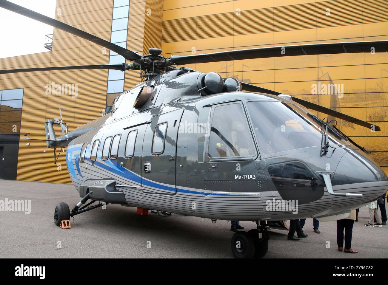 Saint-Pétersbourg, Russie. 08 octobre 2024. L'hélicoptère mi-171A3 vu lors du Forum international du gaz de Petersburg, qui se déroule à l'Expoforum. (Photo de Maksim Konstantinov/SOPA images/SIPA USA) crédit : SIPA USA/Alamy Live News Banque D'Images