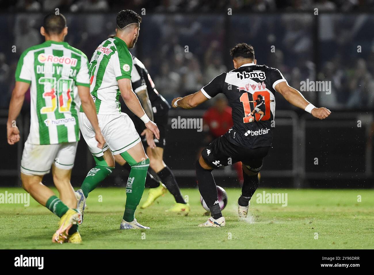 Rio de Janeiro, Brésil, 5 octobre 2024. Match de football entre les équipes de Vasco vs Juventude, pour le Championnat brésilien, au São Januário s. Banque D'Images