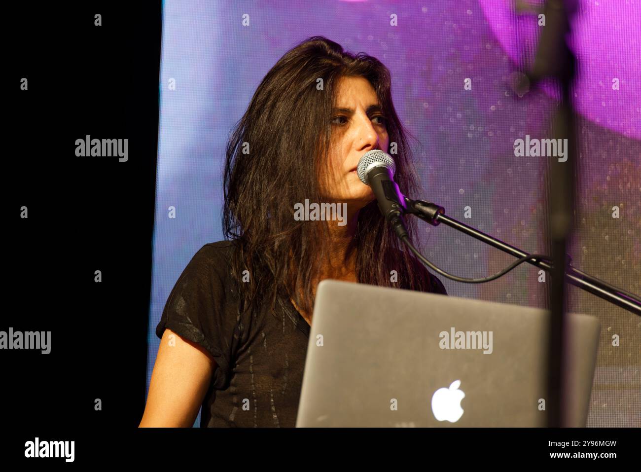 Paris, France. 8 octobre 2024. Stephanie Sandoz se produit le 8 octobre 2024 au Théâtre de la Tour Eiffel à Paris. Crédit : Bernard Menigault/Alamy Live News Banque D'Images