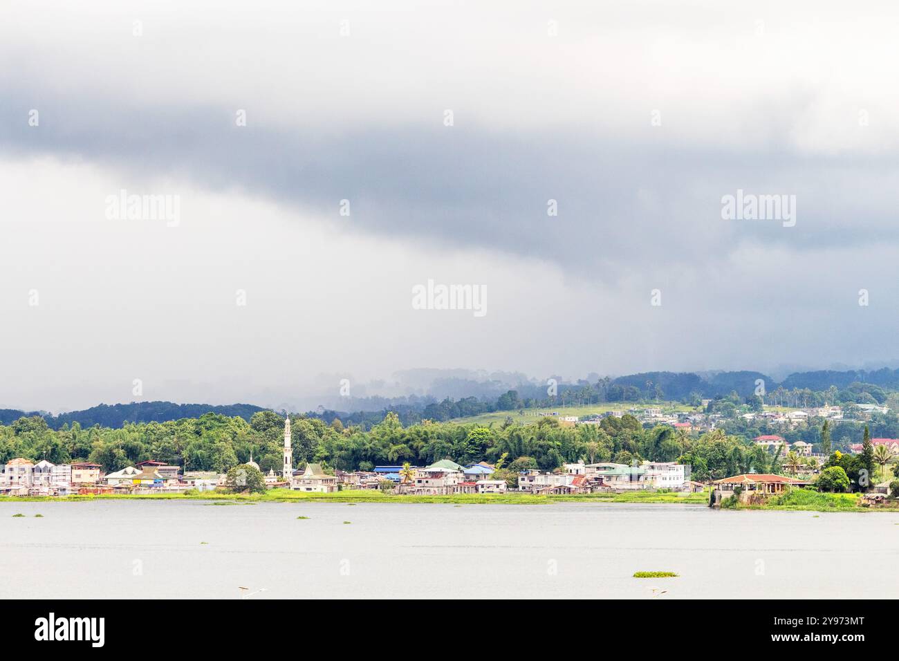 Communauté riveraine du lac Lanao avec une mosquée à Lanao del sur Philippines Banque D'Images Communauté riveraine du lac Lanao avec une mosquée à Lanao del sur Philippines Banque D'Images