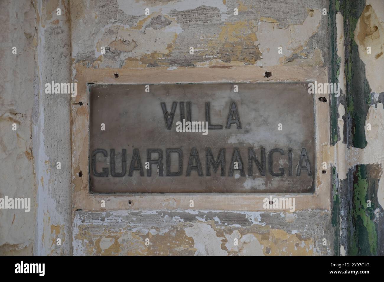 Signe pour la Villa Guardamangia, à Pieta, qui a été tournée par le duc et la duchesse d'Édimbourg accompagnés par des représentants de Heritage Malta pour en savoir plus sur les travaux de restauration entrepris dans l'ancienne résidence de la défunte reine Elizabeth II et de son mari le prince Philip, le défunt duc d'Édimbourg, quand ils étaient un jeune couple marié, le troisième jour d'une tournée royale à Malte pour marquer le 60e anniversaire de son indépendance et célébrer le patrimoine commun du pays et la collaboration continue avec le Royaume-Uni. Date de la photo : mercredi 9 octobre 2024. Banque D'Images