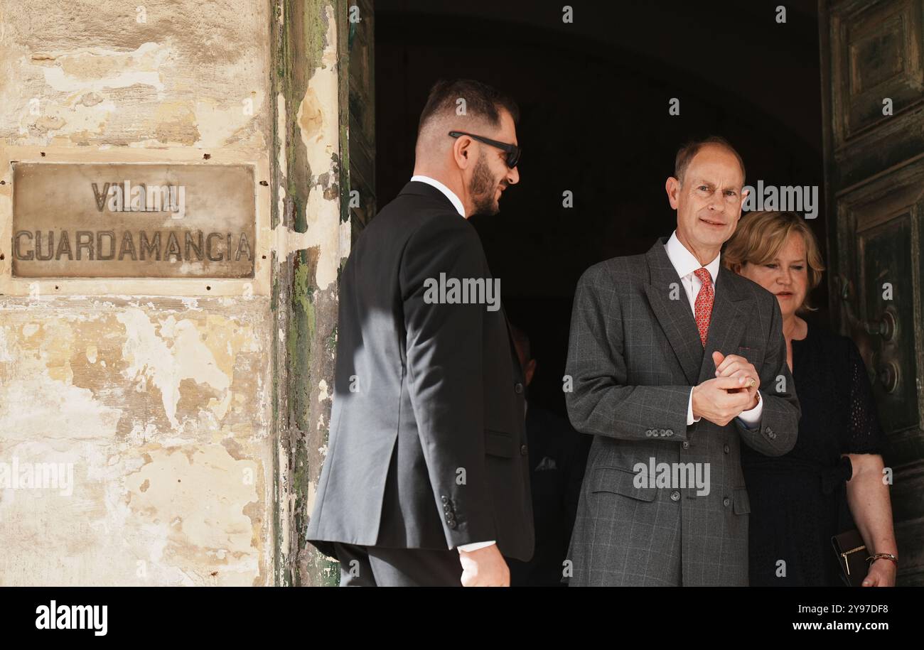 Le duc d'Édimbourg, lors d'une visite de Villa Guardamangia, à Pieta, accompagné de représentants de Heritage Malta pour en savoir plus sur les travaux de restauration entrepris dans l'ancienne résidence de la défunte reine Elizabeth II et de son mari le prince Philip, défunt duc d'Édimbourg, lorsqu'ils étaient un jeune couple marié, le troisième jour d'une tournée royale à Malte pour marquer le 60e anniversaire de son indépendance et célébrer le patrimoine commun du pays et la collaboration continue avec le Royaume-Uni. Date de la photo : mercredi 9 octobre 2024. Banque D'Images
