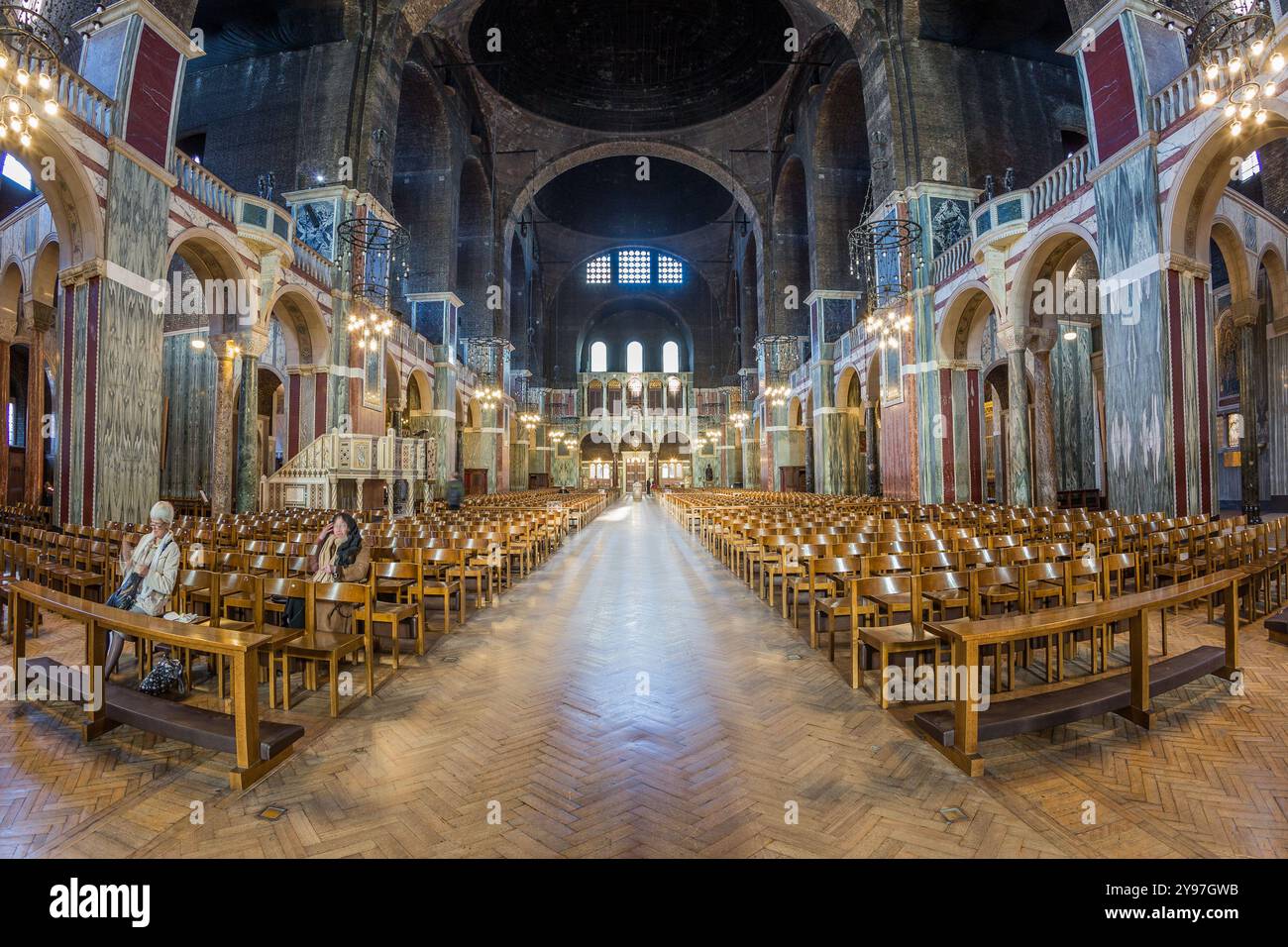 ROYAUME-UNI, LONDRES, WESTMINSTER CATHEDRAL, OUVERT EN 1903, 87 MÈTRES DE HAUT,ARCHITECTURE NÉO-BYZANTINE DE JOHN FRANCIS BENTLEY Banque D'Images