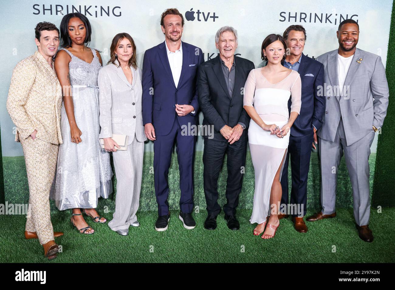 West Hollywood, États-Unis. 08 octobre 2024. WEST HOLLYWOOD, LOS ANGELES, CALIFORNIE, États-Unis - OCTOBRE 08 : Michael Urie, Jessica Williams, Christa Miller, Harrison Ford, Jason Segel, Lukita Maxwell, Ted McGinleya et Luke Tennie arrivent à la première mondiale de la saison 2 de la série Apple TV qui s'est tenue au Pacific Design Center le 8 octobre 2024 à West Hollywood, Los Angeles, Californie, États-Unis. (Photo de Xavier Collin/image Press Agency) crédit : image Press Agency/Alamy Live News Banque D'Images