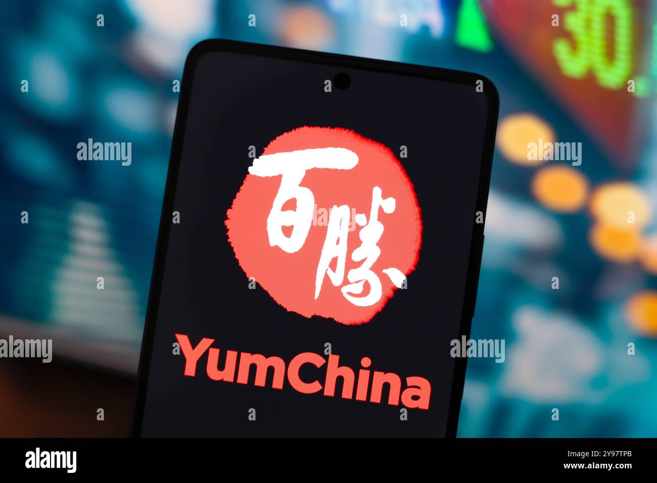 2 septembre 2024, Paraguay. Dans cette illustration photo, le logo de Yum China Holdings, Inc est affiché sur l'écran d'un smartphone Banque D'Images