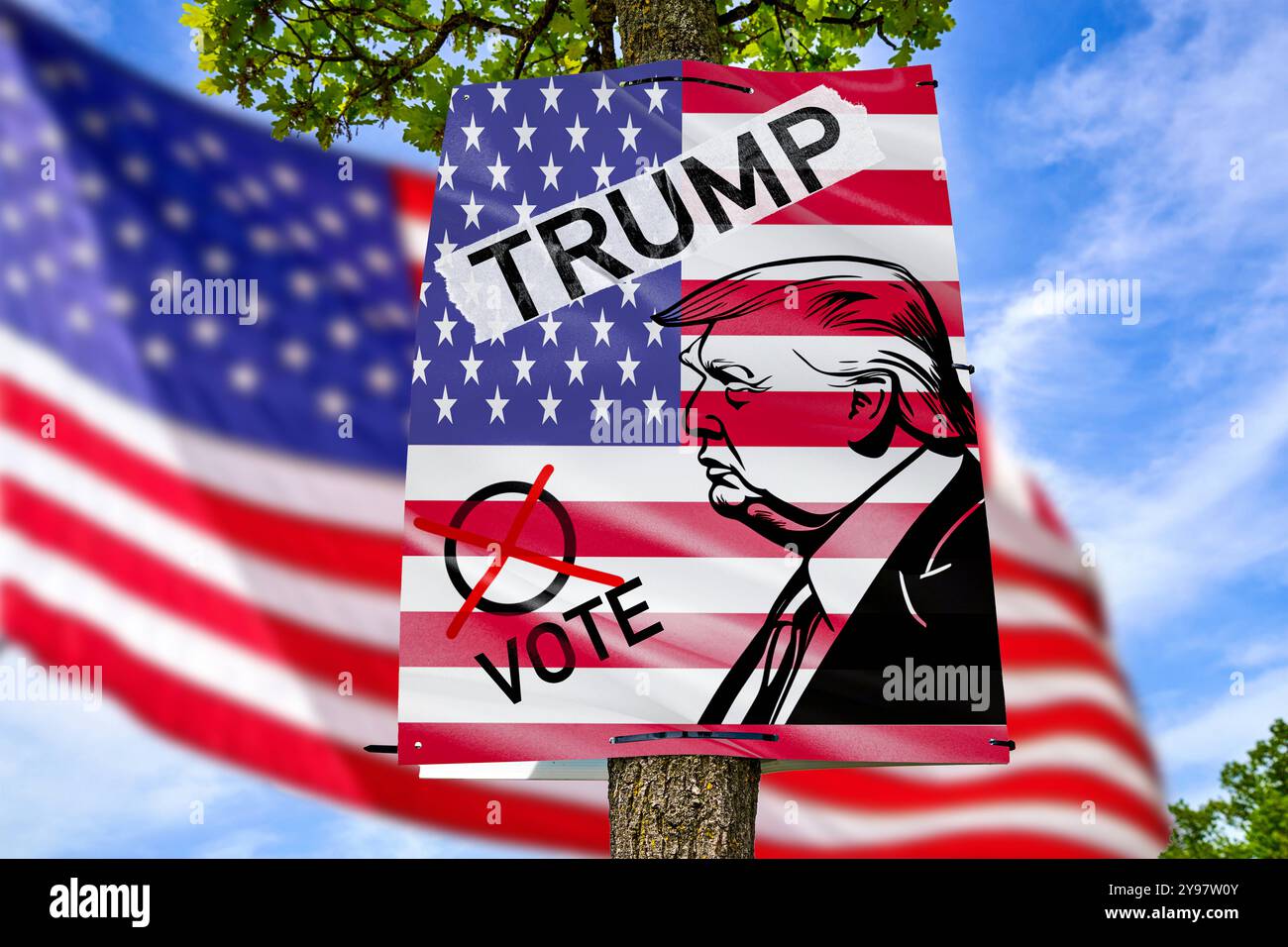 9 octobre 2024 : image symbolique de l'élection présidentielle en Amérique. Une affiche électorale avec un portrait de Donald Trump est accrochée devant un drapeau américain agitant appelant les gens à voter. PHOTOMONTAGE *** Symbolbild Präsidentschaftswahl in Amerika. Ein Wahlplakat mit einem Porträt von Donald Trump hängt vor einer wehenden USA Flagge, das zur Wahl auffordert. FOTOMONTAGE Banque D'Images