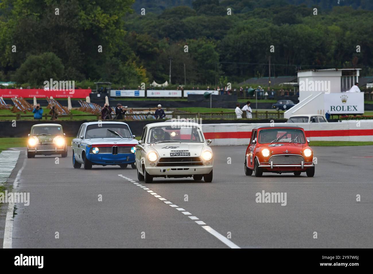 Christopher Stahl, Ford Lotus Cortina Mk1, Ben Colburn, Morris Mini Cooper S, Tom Sharp BMW 1800 TiSA, St Mary’s Trophy Race, deux séances de qualification Banque D'Images