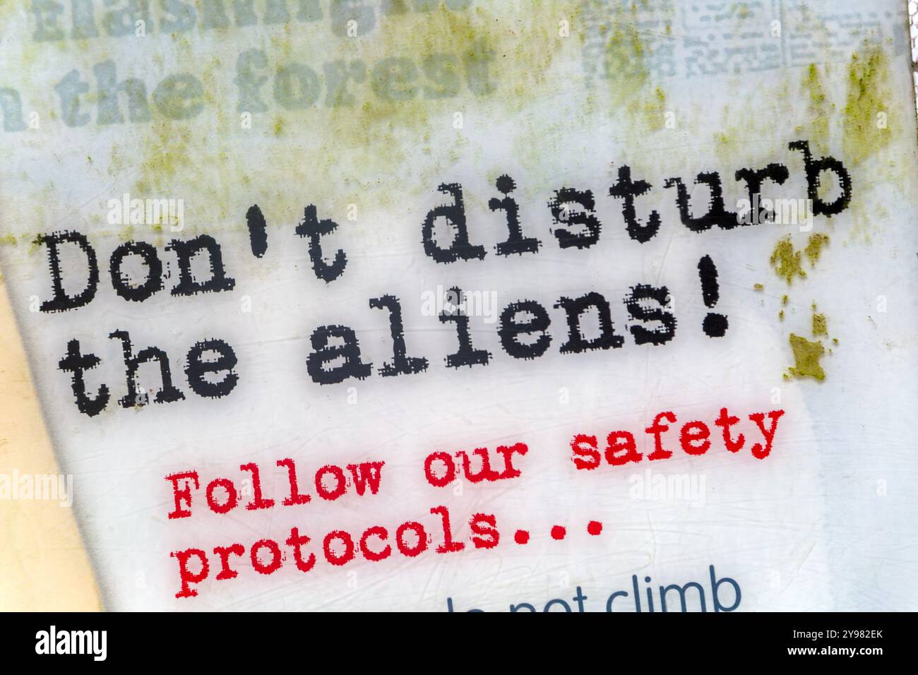 Informations sur les OVNIS au site d'atterrissage supposé, forêt de Rendlesham, Suffolk, Angleterre, Royaume-Uni - ne dérangez pas les extraterrestres Banque D'Images