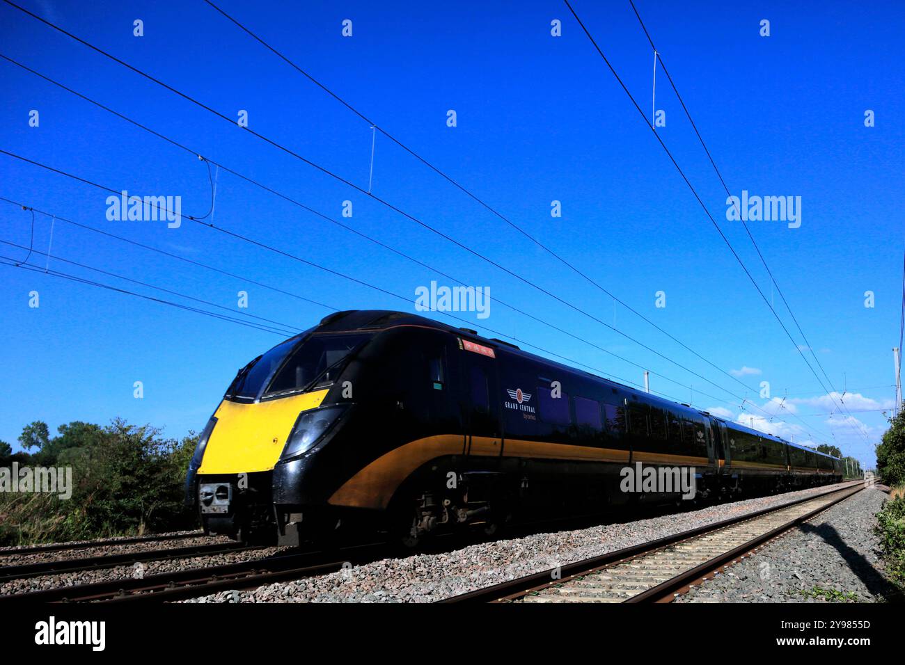 180 train de classe Zephyr, trains Grand Central, East Coast main Line Railway, ville de St Neots, Cambridgeshire, Angleterre, Royaume-Uni Banque D'Images