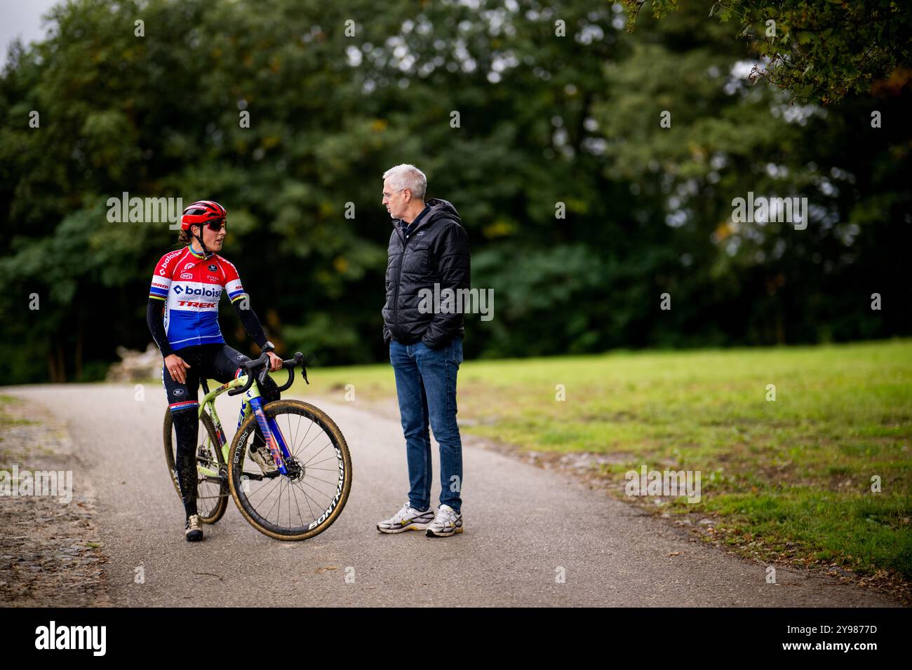 Baal, Belgique. 09 octobre 2024. La marque néerlandaise Lucinda de Lidl-Trek et Paul Van Den Bosch photographiés lors d'une séance d'entraînement après la présentation de l'équipe cycliste Baloise Trek Lions, à Baal, mercredi 09 octobre 2024. BELGA PHOTO JASPER JACOBS crédit : Belga News Agency/Alamy Live News Banque D'Images