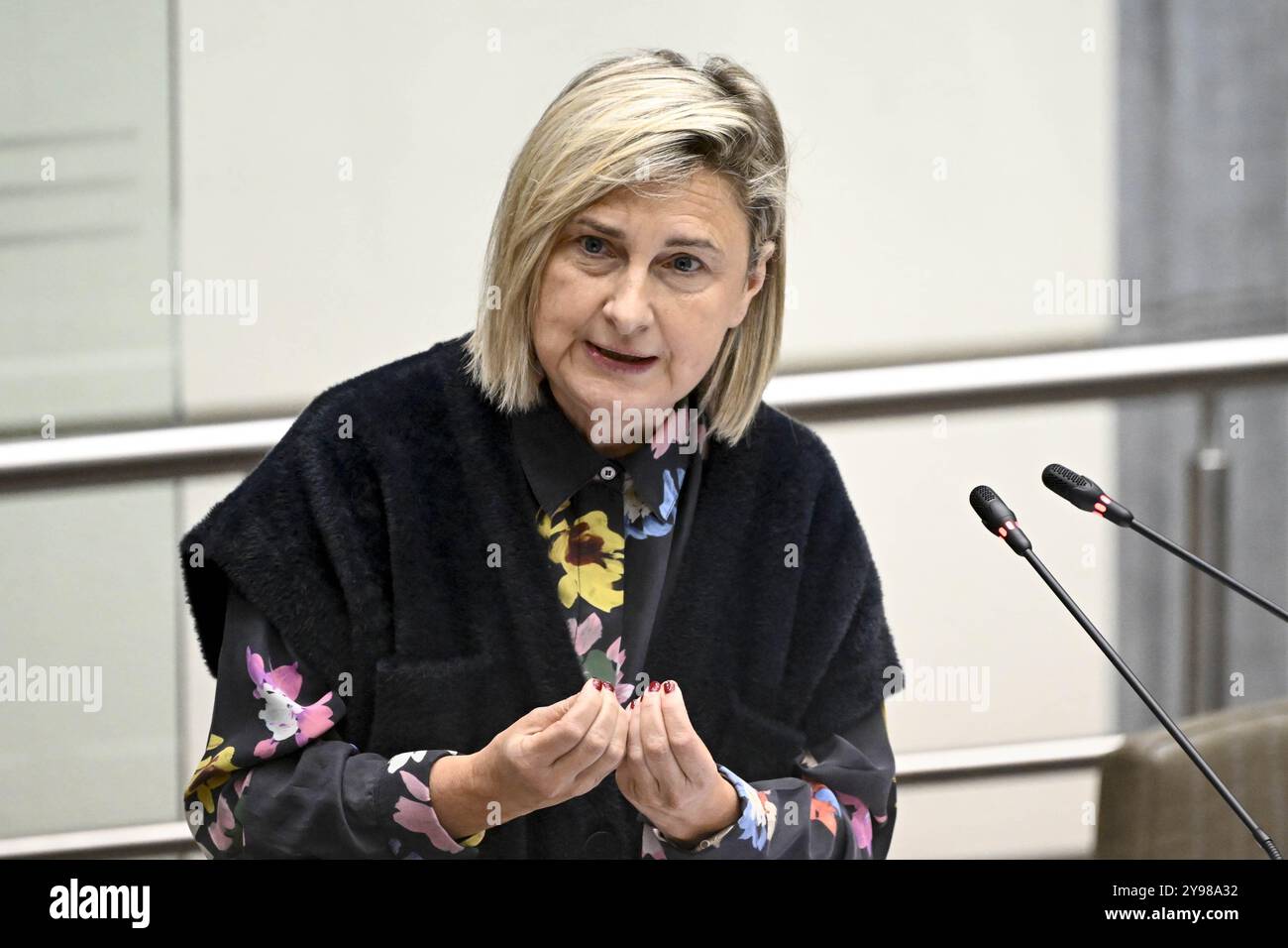 Bruxelles, Belgique. 09 octobre 2024. La ministre flamande de la gouvernance intérieure et de l'intégration Hilde Crevits photographiée lors d'une session plénière du Parlement flamand à Bruxelles, mercredi 09 octobre 2024. BELGA PHOTO DIRK WAEM crédit : Belga News Agency/Alamy Live News Banque D'Images