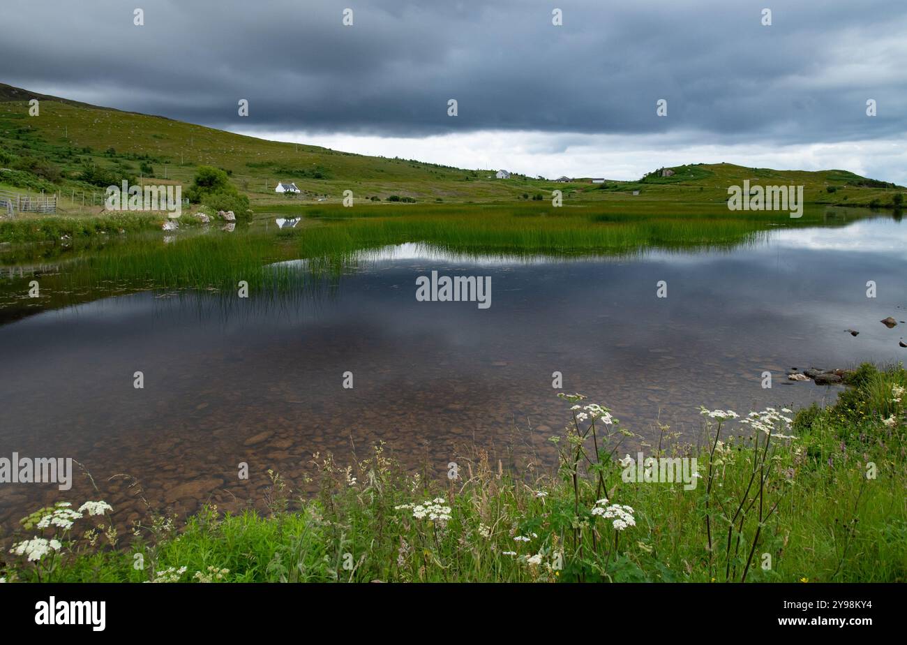Vue sur le Loch a' Mhuilinn, Marchin, Highlands écossais. Banque D'Images