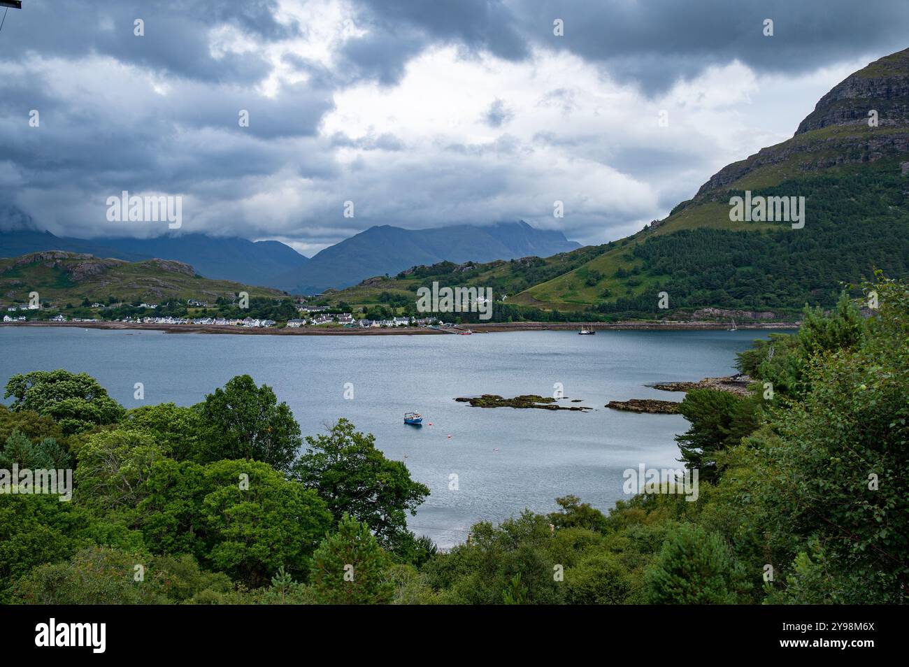 Vue de Shieldaig, Highlands écossais, Wester Ross, Écosse, Royaume-Uni Banque D'Images