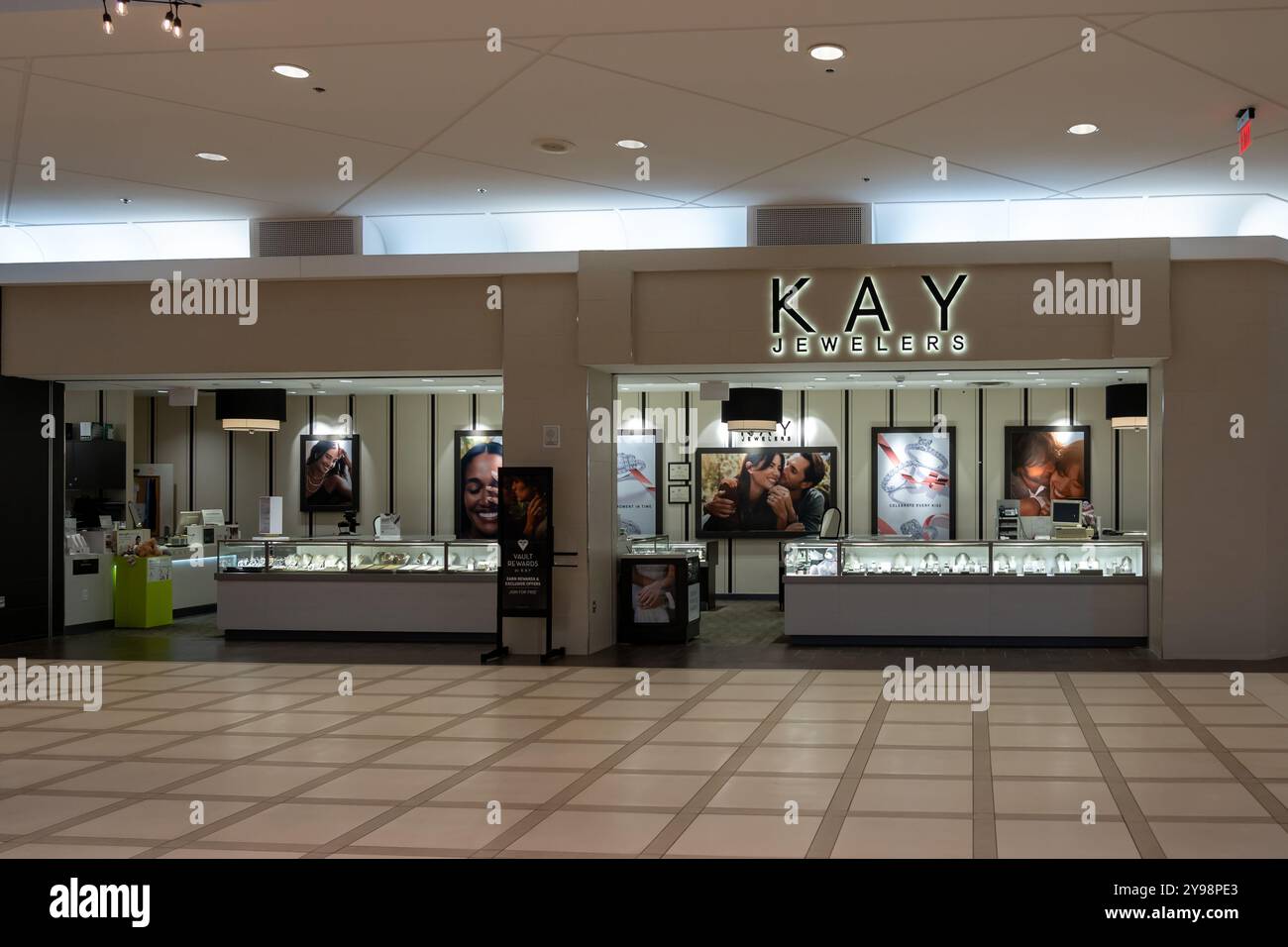 Un magasin Kay Jewelers dans un centre commercial à Natick, Massachusetts, États-Unis. Banque D'Images