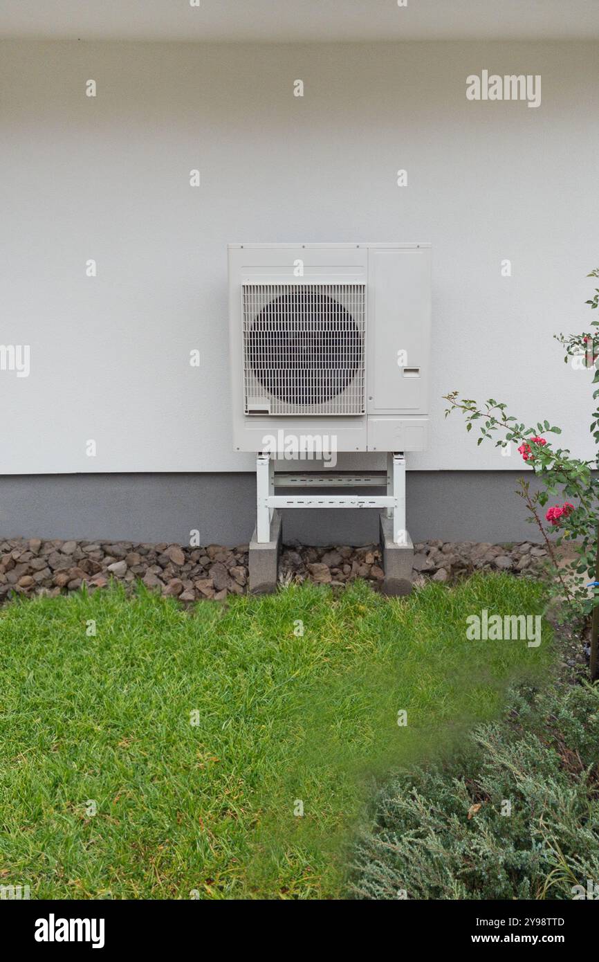 Unité de climatisation à l'extérieur du bâtiment moderne Banque D'Images
