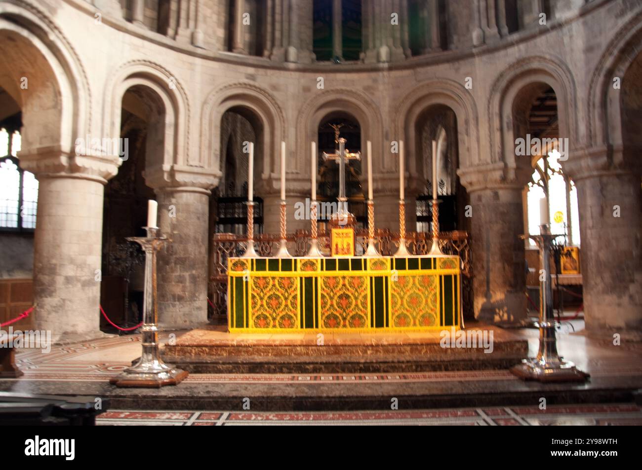 L'autel et l'abside, église du prieuré de Saint-Barthélemy le Grand ; Smithfield, ville de Londres, Angleterre, Royaume-Uni Banque D'Images