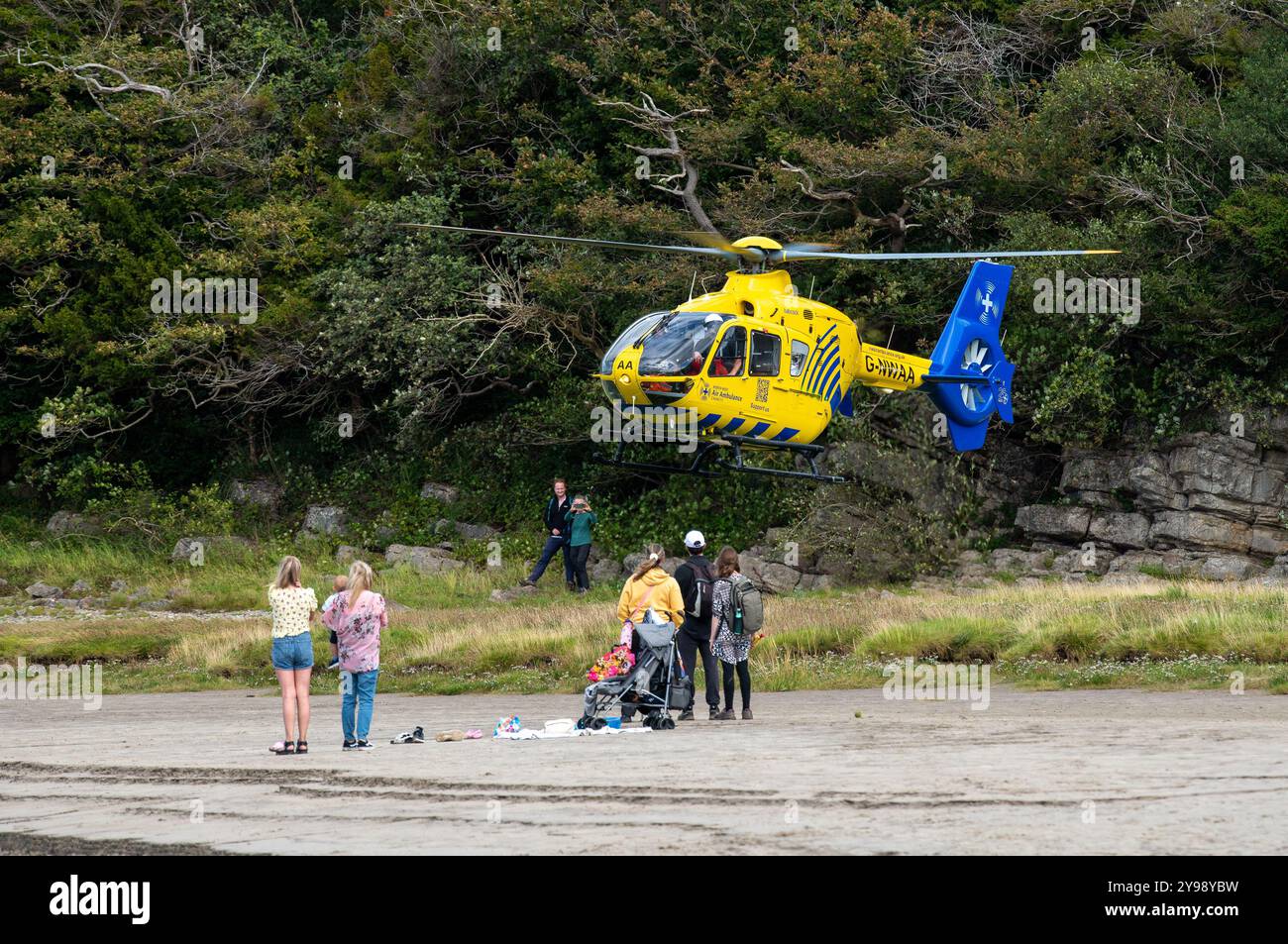 Un hélicoptère d'ambulance aérienne du Nord-Ouest, Arnside, Milnthorpe, Cumbria, Royaume-Uni Banque D'Images