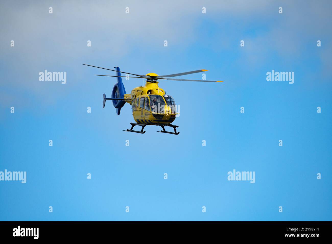 Un hélicoptère d'ambulance aérienne du Nord-Ouest, Arnside, Milnthorpe, Cumbria, Royaume-Uni Banque D'Images