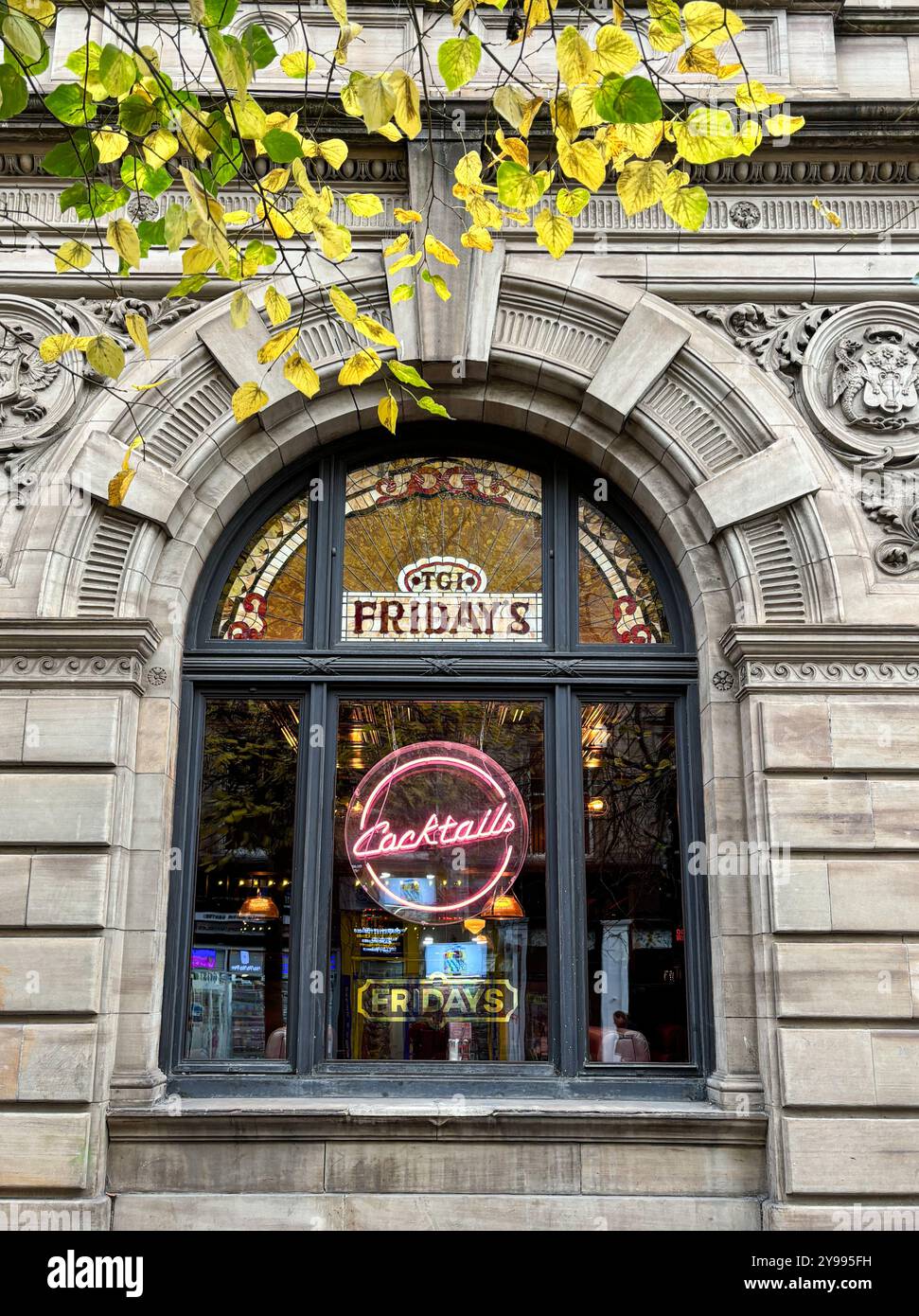 Vitrine de TGI Fridays Advertising cocktails, Buchanan Street, Glasgow, Écosse, Royaume-Uni Banque D'Images