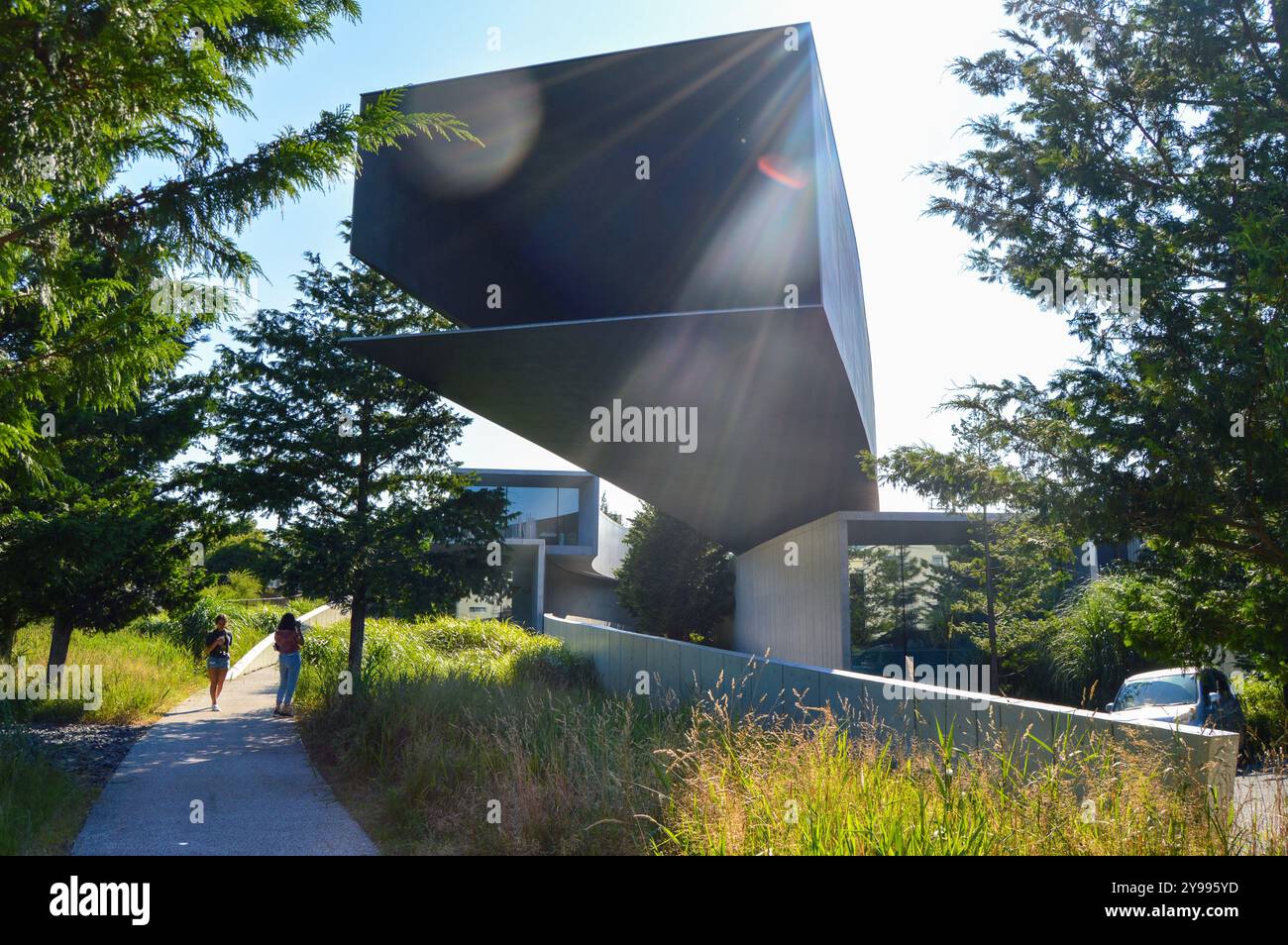 Hoki Museum cantilever : une caractéristique architecturale frappante du Musée Hoki, caractérisée par sa structure audacieuse et étendue qui crée un surplomb Banque D'Images