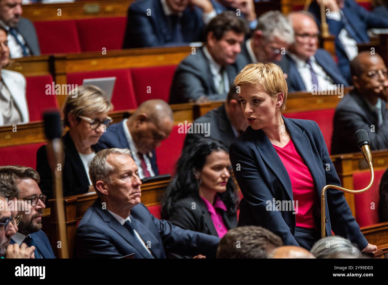 FRANCE-POLITIQUE-GOUVERNEMENT-PARLEMENT Clémentine Autin, députée du groupe écologistes et socialistes, parmi les bancs de l Assemblée générale, le Parlement français, le jour de la motion de censure contre le gouvernement de Michel Barnier. À Paris, le 8 octobre 2024. PARIS ILE-DE-FRANCE FRANCE COPYRIGHT : XANDREAXSAVORANIXNERIX FRANCE-POLITICS-GOVERNMENT-PARLI ASAVORANINERI-43 Banque D'Images