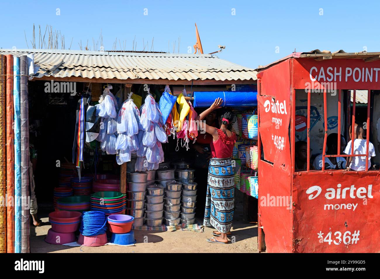 Ilakaka ville, marché de rue. Région d'Ihorombe, Madagascar. Banque D'Images