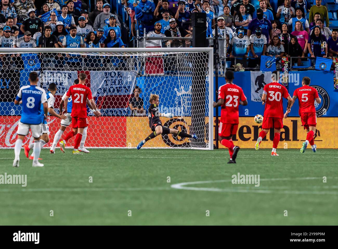 Charlotte, Ohio, États-Unis. 2 octobre 2024. Charlotte FC accueille le Chicago Fire au Bank of America Stadium de Charlotte, OHIO. Charlotte gagne le match 4-3. (Crédit image : © Walter G. Arce Sr./ASP via ZUMA Press Wire) USAGE ÉDITORIAL SEULEMENT! Non destiné à UN USAGE commercial ! Banque D'Images