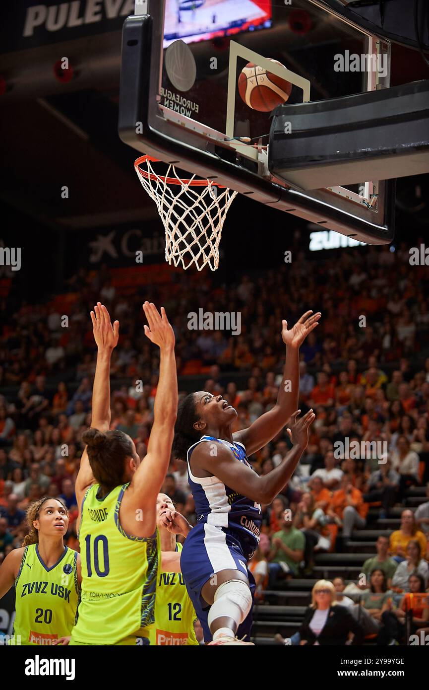 Nadia Fingall de Valence basket lors de la saison régulière Euroleague féminine Round 1 à Pabellon Fuente de San Luis (Valence ). Score final : Valencia Banque D'Images