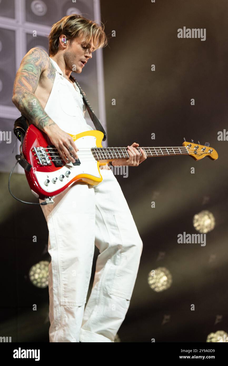 Dougie Poynter de McFly lors de leur concert « 21st Birthday Party » à l’O2, Londres Banque D'Images Dougie Poynter de McFly lors de leur concert « 21st Birthday Party » à l’O2, Londres Banque D'Images