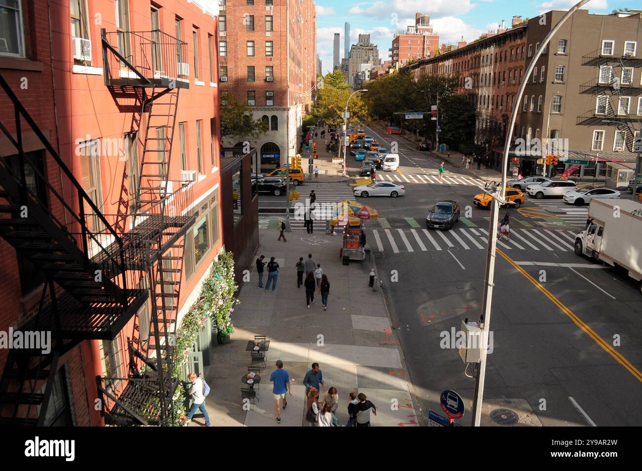 New York, États-Unis. 08 octobre 2024. La circulation est vue à Manhattan, New York. (Photo de Jimin Kim/SOPA images/SIPA USA) crédit : SIPA USA/Alamy Live News Banque D'Images