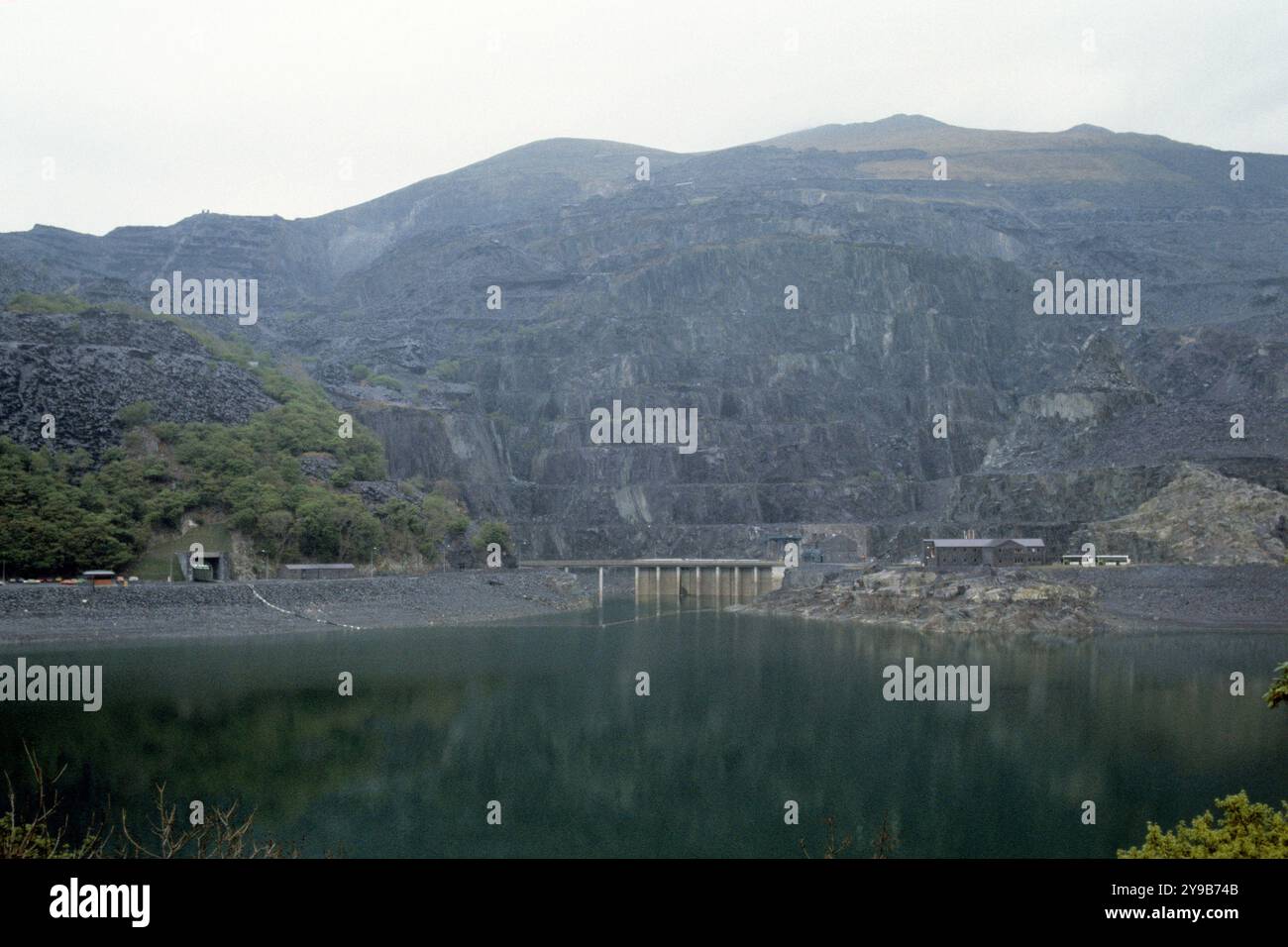 Photo du dossier datée du 09/05/84 d'une vue générale de la centrale électrique de Dinorwig près de Llanberis dans le parc national de Snowdonia. La Grande-Bretagne pourrait se procurer une bande de soi-disant «batteries à eau» géantes dans les années à venir, dans le cadre d'un nouveau programme visant à stimuler les investissements dans le stockage d'énergie propre. Date d'émission : jeudi 10 octobre 2024. Banque D'Images