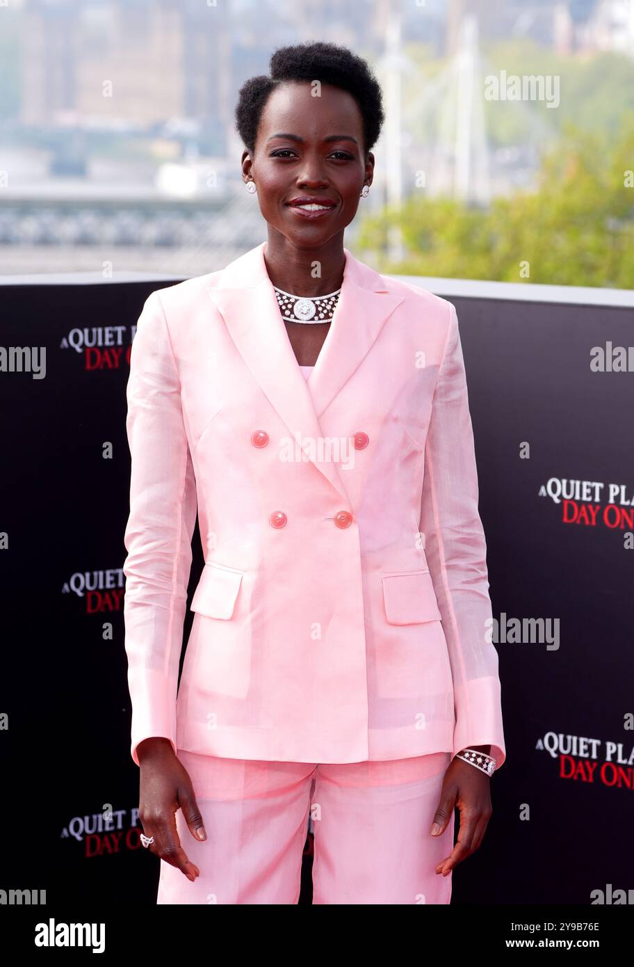 Photo de dossier datée du 01/05/24 de Lupita Nyong'o lors d'un appel photo pour Un endroit calme : jour un, à l'IET Building, au centre de Londres. Lupita Nyong'o, actrice oscarisée, a déclaré qu'elle était « conditionnée à rejeter » son teint, mais qu'elle se sentait autorisée à le valoriser grâce au mannequin soudano-britannique Alek Wek. Date d'émission : jeudi 10 octobre 2024. Banque D'Images