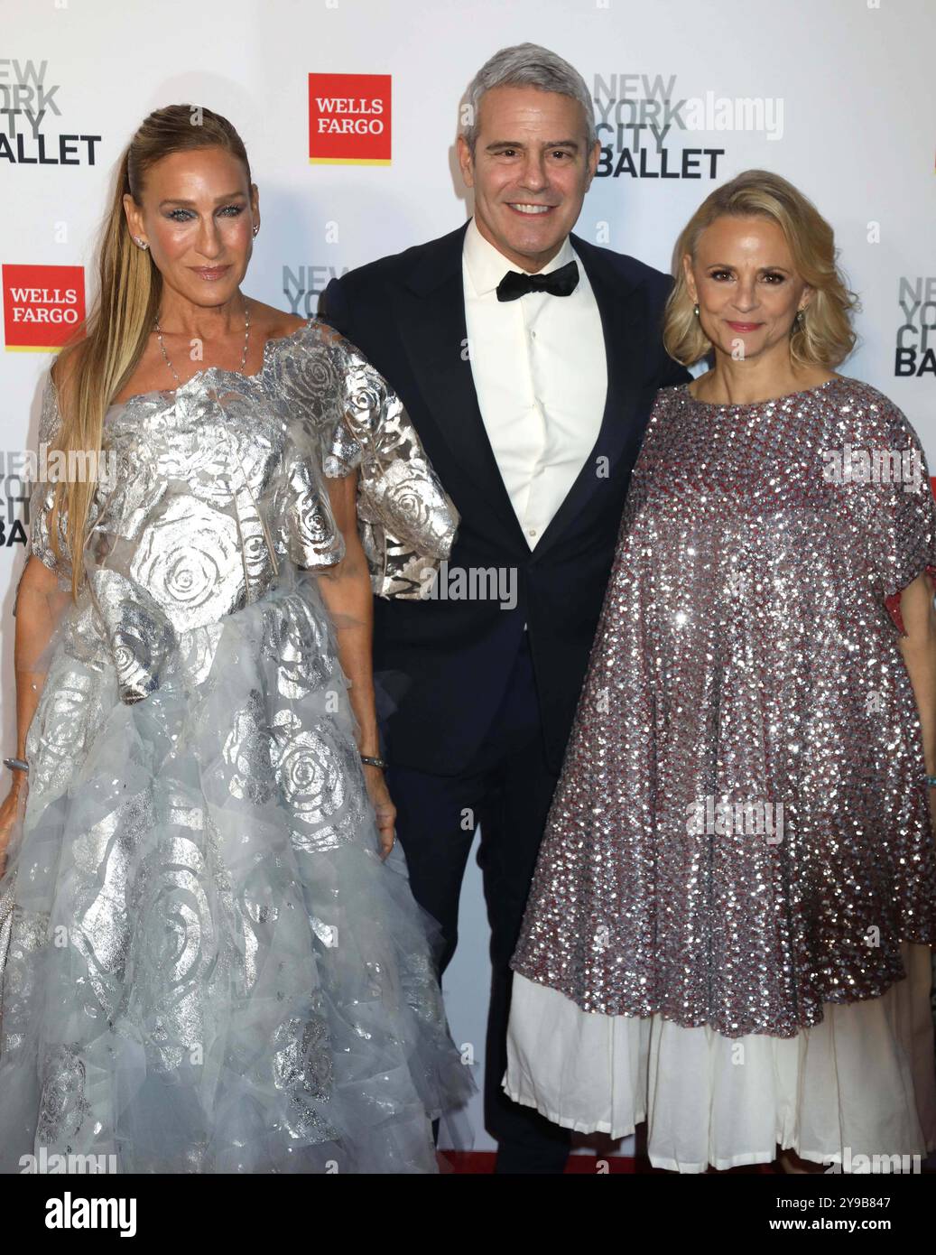 9 octobre 2024, New York, New York, États-Unis : les actrices SARAH JESSICA PARKER, la star de la réalité ANDY COHEN et AMY SEDARIS ont assisté au gala d'automne 2024 du New York City Ballet au David H. Koch Theater du Lincoln Center Plaza. (Crédit image : © Nancy Kaszerman/ZUMA Press Wire) USAGE ÉDITORIAL SEULEMENT! Non destiné à UN USAGE commercial ! Banque D'Images