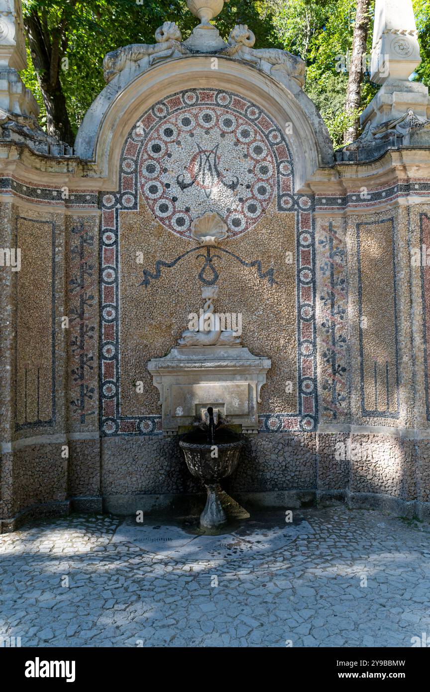 Sintra, Portugal - 9 septembre 2024 : Fontaine d'abondance à Quinta da Regaleira Banque D'Images