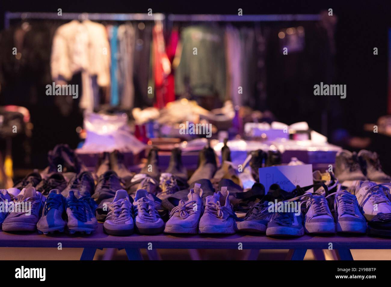 Exposition NOVA à Los Angeles, CA qui raconte l'histoire tragique de ce qui s'est passé le 7 octobre en Israël alors que des terroristes du Hamas attaquaient un festival de musique tuant 1200 célébrants et la communauté environnante. Banque D'Images