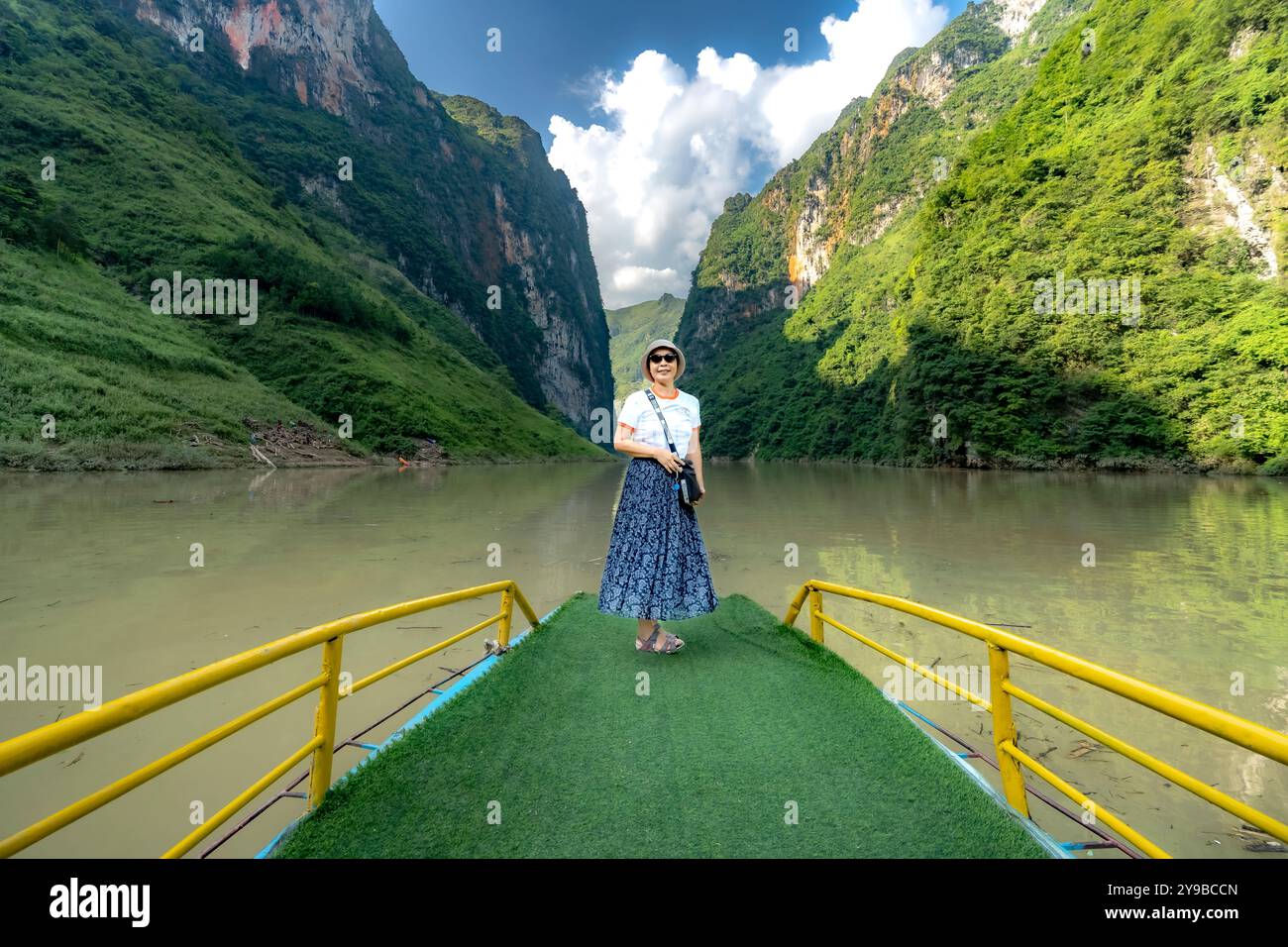 Rivière NHO que dans la commune de Giang Chu Phin, district de Meo Vac, province de Ha Giang, Vietnam - 14 septembre 2024 : touristes sur la rivière Nho que à Giang Chu Banque D'Images