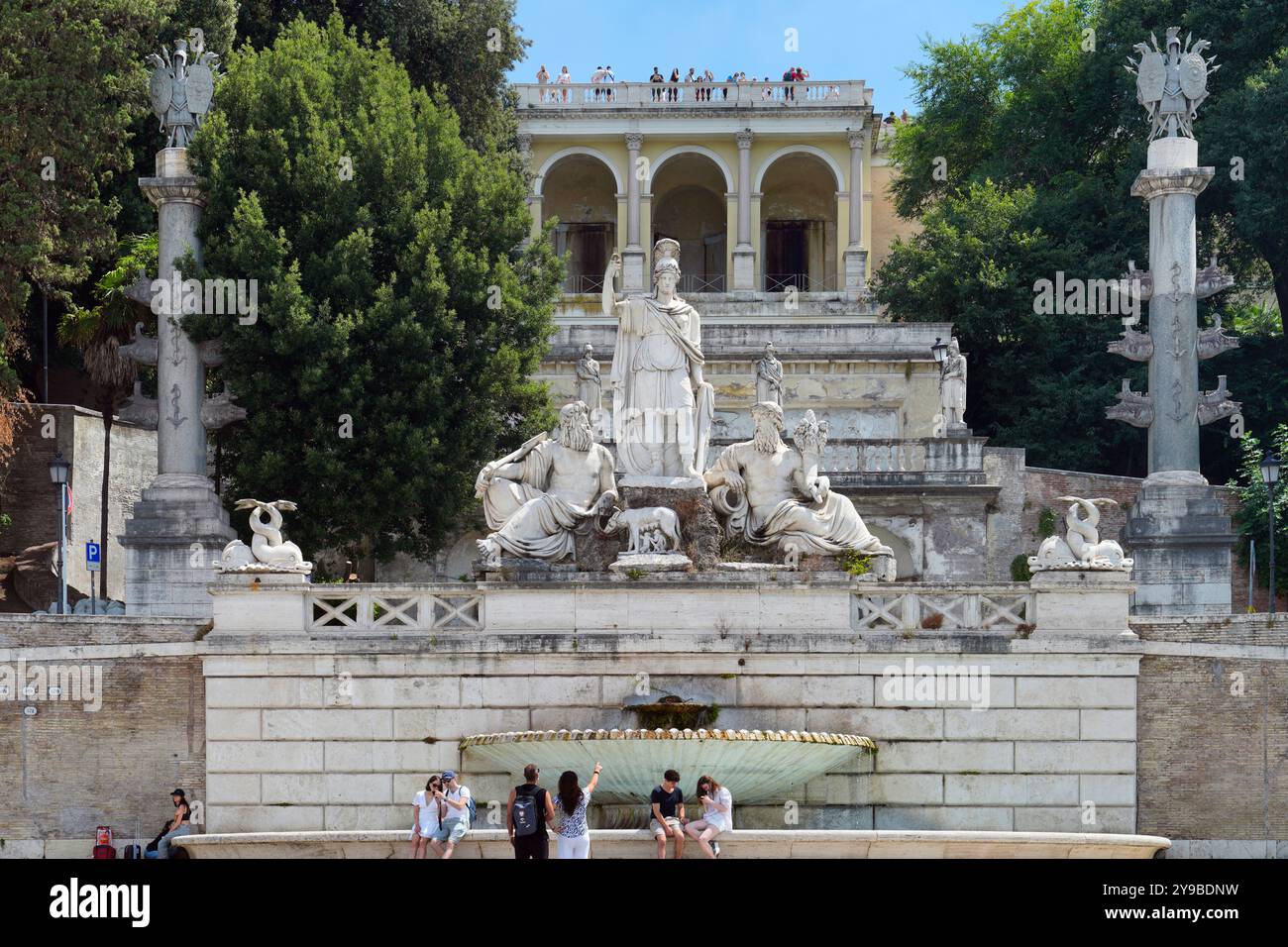 Fontana della Dea Roma e terrazza del Pincio,Piazza del Popolo,Rome, Italie Banque D'Images