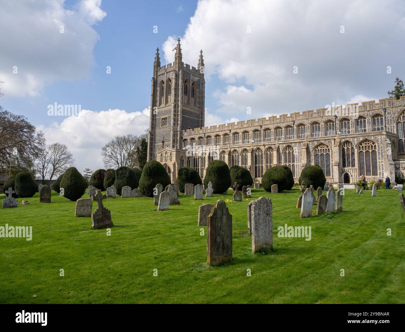 Extérieur de l'église de la Sainte Trinité, long Melford, Suffolk, Royaume-Uni ; construit entre 1467 et 1497 dans le style gothique perpendiculaire tardif Banque D'Images