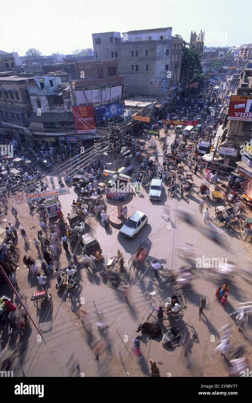 Inde, Varanasi, route, intersection, trafic. Banque D'Images