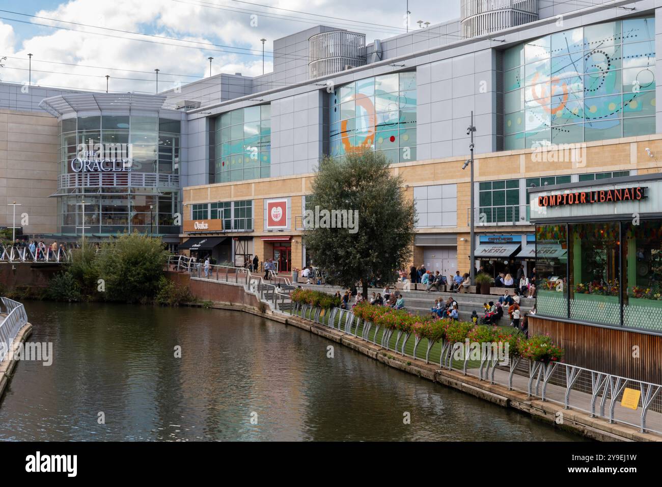 The Oracle Riverside restaurants et pubs près de la rivière Kennet dans le centre-ville de Reading, Berkshire, Angleterre, Royaume-Uni Banque D'Images