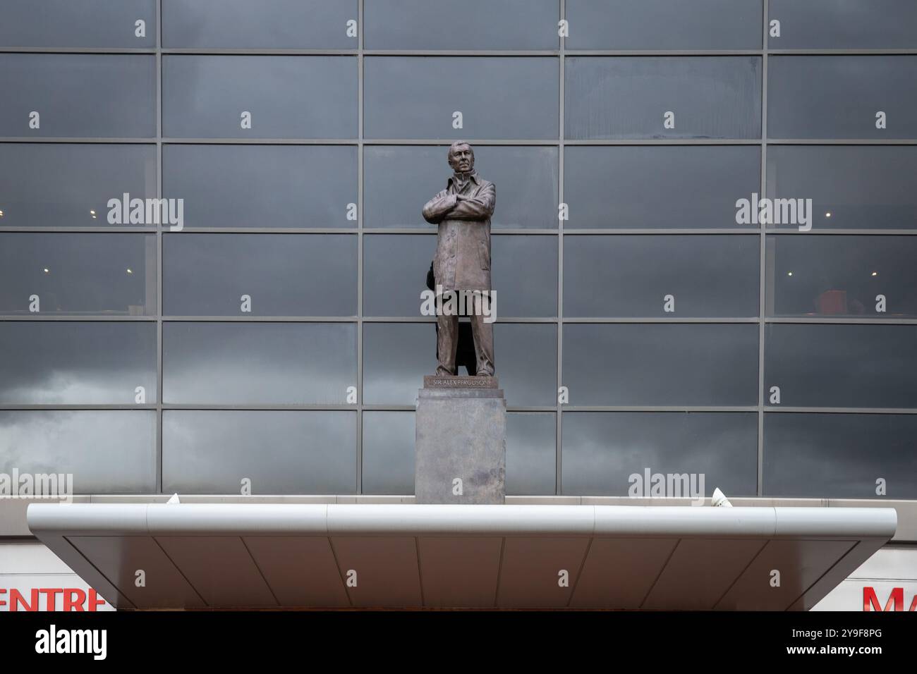 Vue de la statue de Sir Alex Ferguson à l'extérieur du stade Manchester United, Old Trafford, Salford Banque D'Images Vue de la statue de Sir Alex Ferguson à l'extérieur du stade Manchester United, Old Trafford, Salford Banque D'Images
