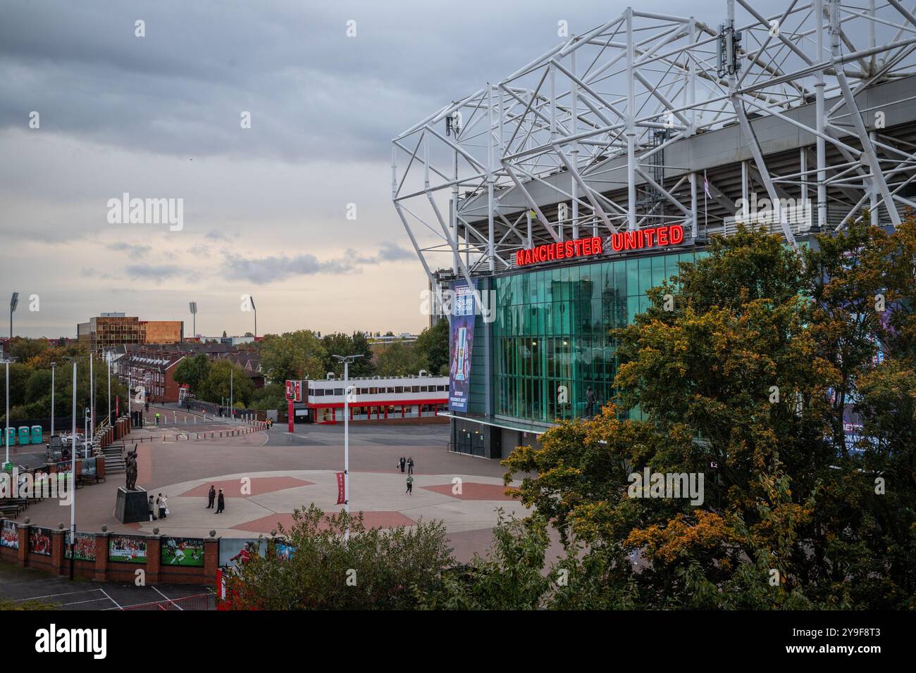 Vue de l'entrée principale du stade Manchester United, Old Trafford, Salford Banque D'Images Vue de l'entrée principale du stade Manchester United, Old Trafford, Salford Banque D'Images