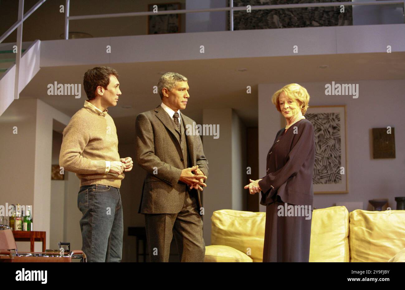 de gauche à droite : Robert Sella (Sam), Peter Francis James (Oscar), Maggie Smith (Elizabeth) dans LA DAME DE DUBUQUE d'Edward Albee au Theatre Royal Haymarket, Londres SW1 20/03/2007 design : Hildegard Bechtler réalisateur : Anthony page Banque D'Images