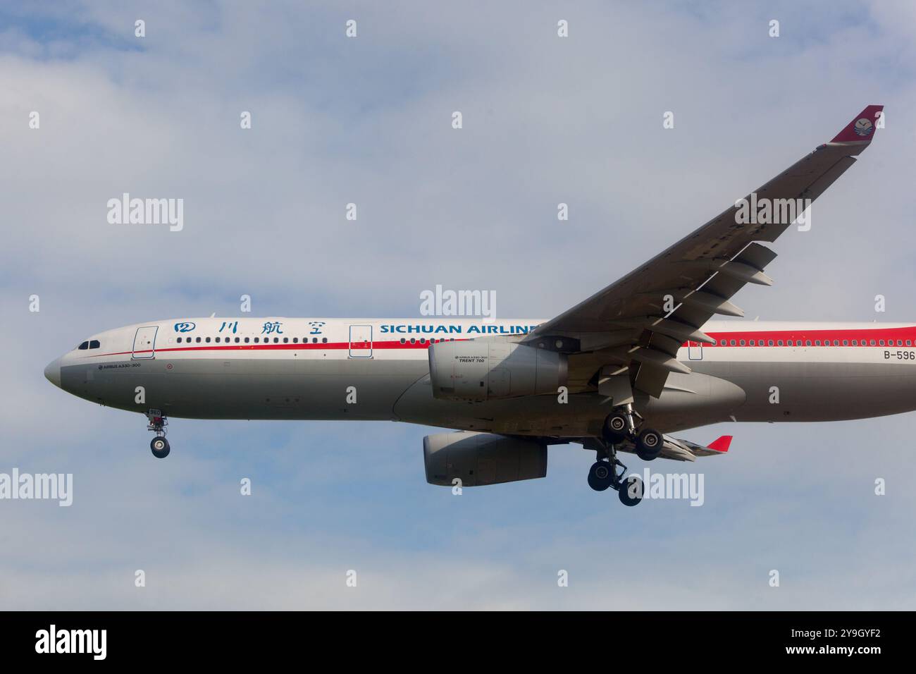 Airbus A330-300 Sichuan Airlines débarque à Prague en République tchèque Banque D'Images