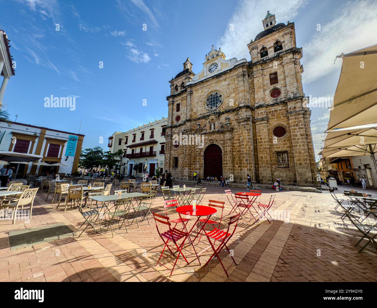 Belle vue aérienne sur la ville fortifiée de Carthagène, sa majestueuse cathédrale, la place, son arc colonial Banque D'Images