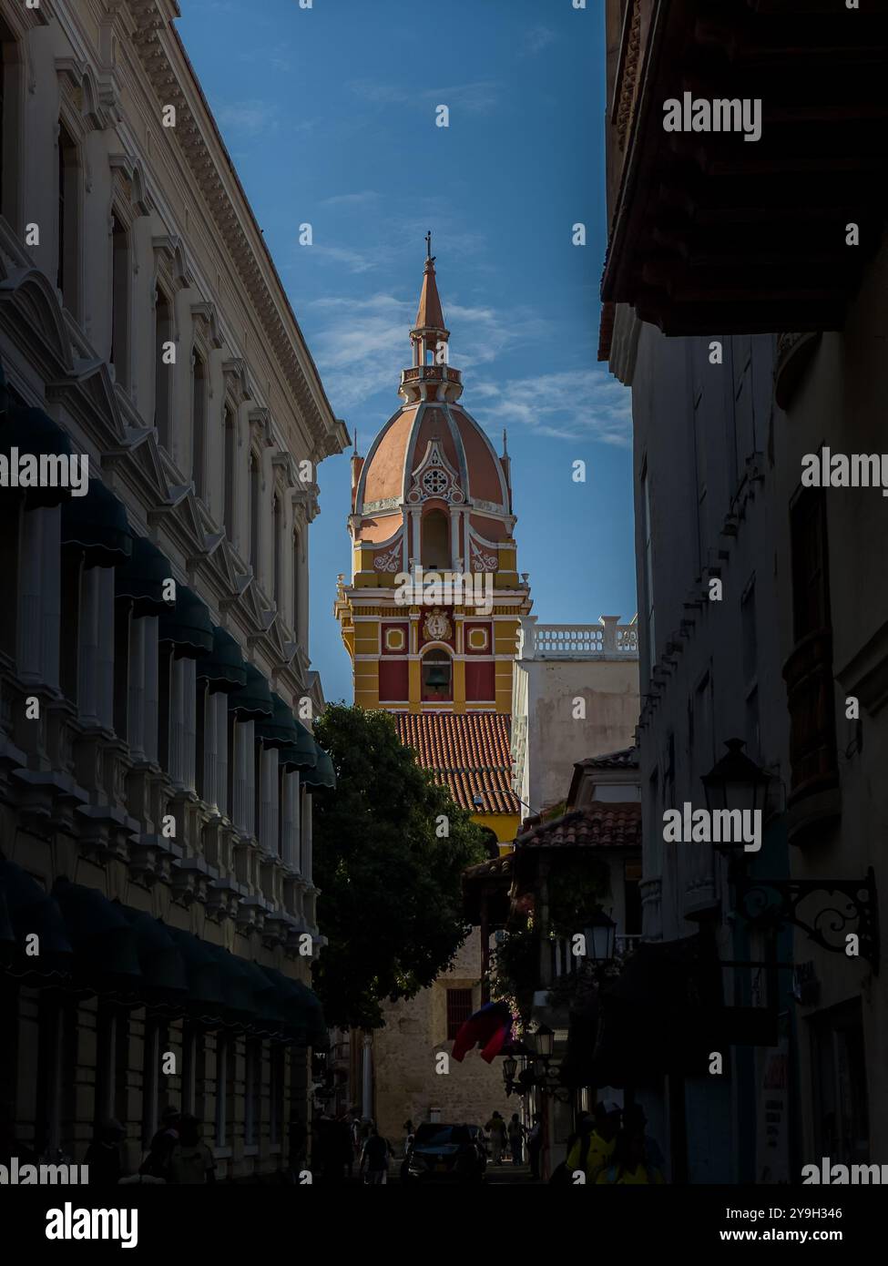 Belle vue aérienne sur la ville fortifiée de Carthagène, sa majestueuse cathédrale, la place, son arc colonial Banque D'Images