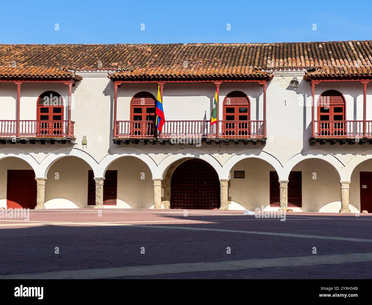 Belle vue aérienne sur la ville fortifiée de Carthagène, sa majestueuse cathédrale, la place, son arc colonial Banque D'Images